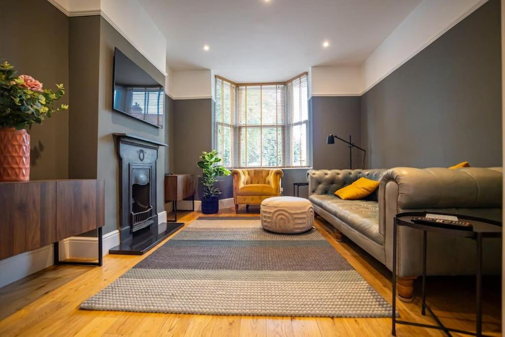 Hereford - Clifton Villa - Beautifully Presented House Located A Short Walk From City Centre - Sleeps 6 Guests - Perfect For Exploring Hereford - Hosted By Rentmyhouse 외부 사진