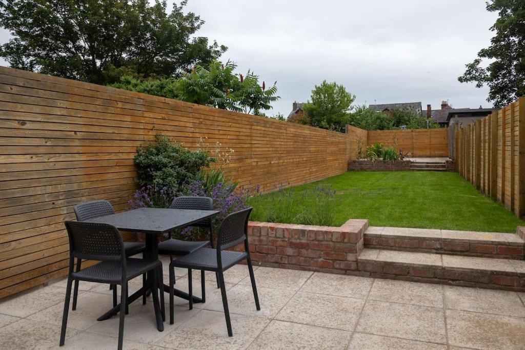 Hereford - Clifton Villa - Beautifully Presented House Located A Short Walk From City Centre - Sleeps 6 Guests - Perfect For Exploring Hereford - Hosted By Rentmyhouse 외부 사진