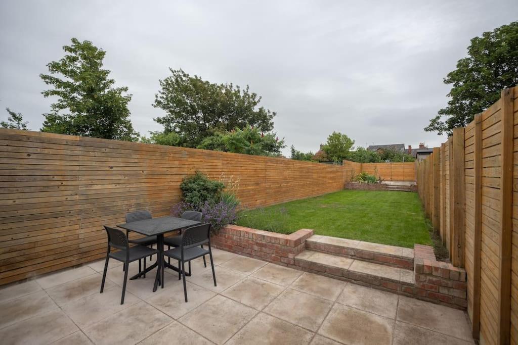 Hereford - Clifton Villa - Beautifully Presented House Located A Short Walk From City Centre - Sleeps 6 Guests - Perfect For Exploring Hereford - Hosted By Rentmyhouse 외부 사진