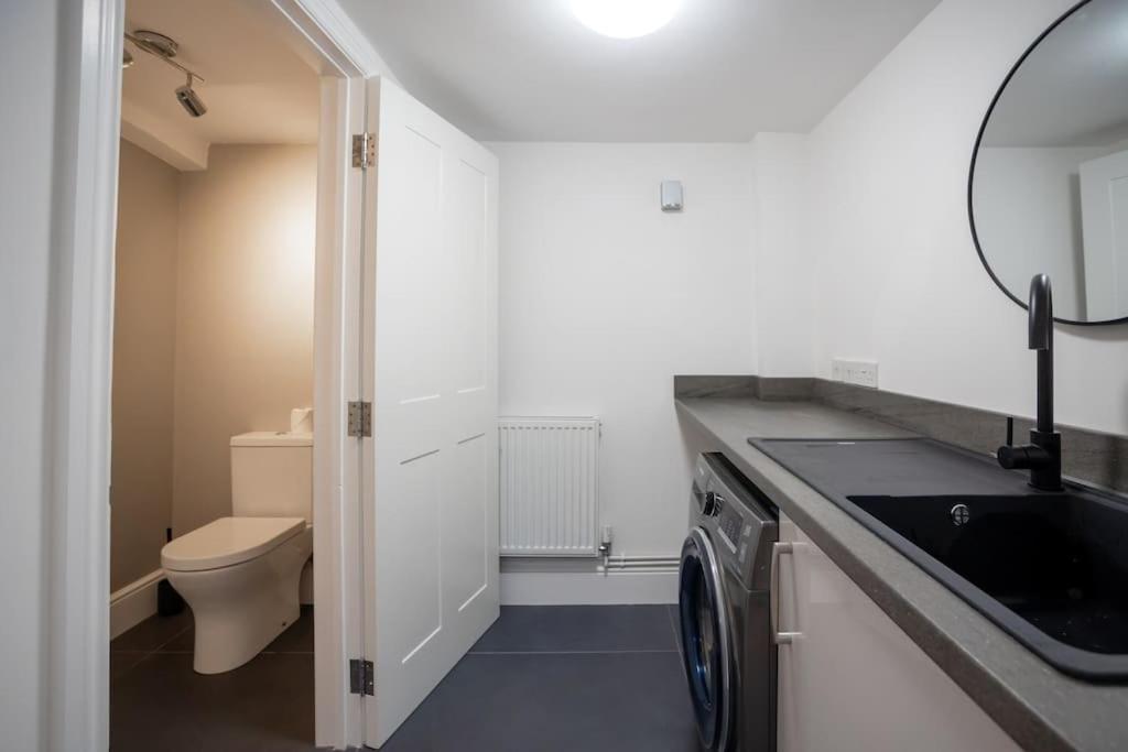 Hereford - Clifton Villa - Beautifully Presented House Located A Short Walk From City Centre - Sleeps 6 Guests - Perfect For Exploring Hereford - Hosted By Rentmyhouse 외부 사진
