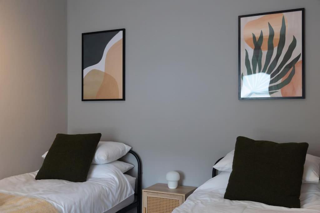 Hereford - Clifton Villa - Beautifully Presented House Located A Short Walk From City Centre - Sleeps 6 Guests - Perfect For Exploring Hereford - Hosted By Rentmyhouse 외부 사진