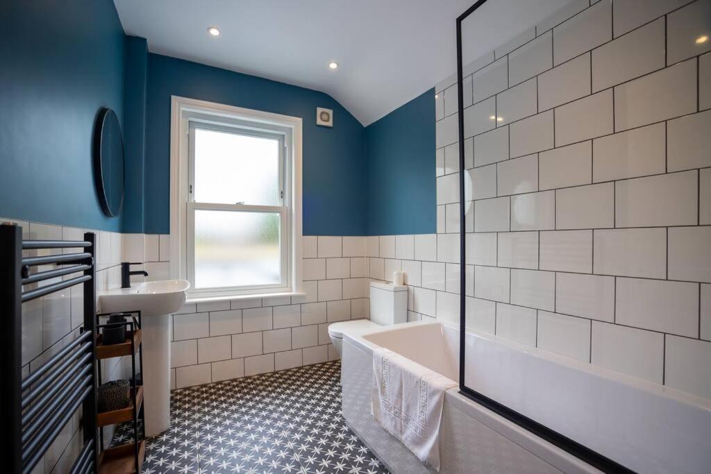 Hereford - Clifton Villa - Beautifully Presented House Located A Short Walk From City Centre - Sleeps 6 Guests - Perfect For Exploring Hereford - Hosted By Rentmyhouse 외부 사진