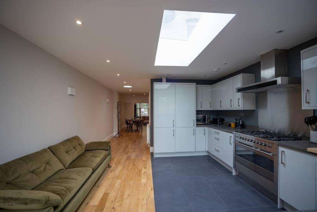 Hereford - Clifton Villa - Beautifully Presented House Located A Short Walk From City Centre - Sleeps 6 Guests - Perfect For Exploring Hereford - Hosted By Rentmyhouse 외부 사진
