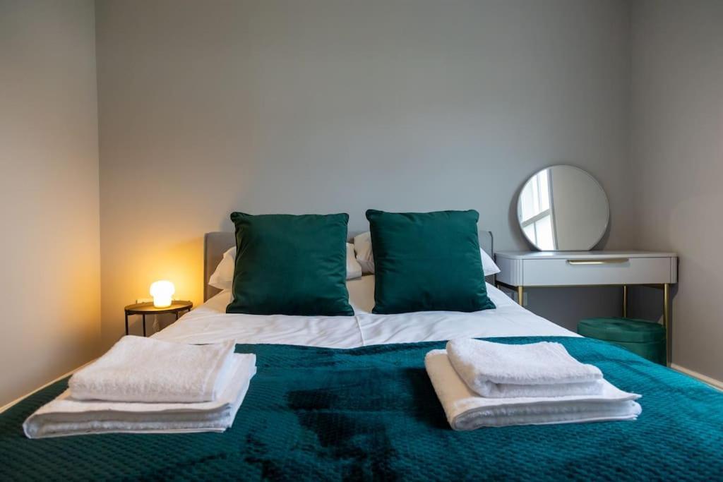 Hereford - Clifton Villa - Beautifully Presented House Located A Short Walk From City Centre - Sleeps 6 Guests - Perfect For Exploring Hereford - Hosted By Rentmyhouse 외부 사진