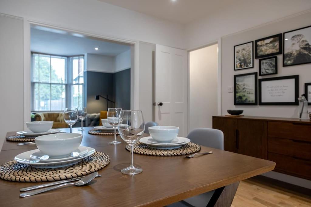 Hereford - Clifton Villa - Beautifully Presented House Located A Short Walk From City Centre - Sleeps 6 Guests - Perfect For Exploring Hereford - Hosted By Rentmyhouse 외부 사진