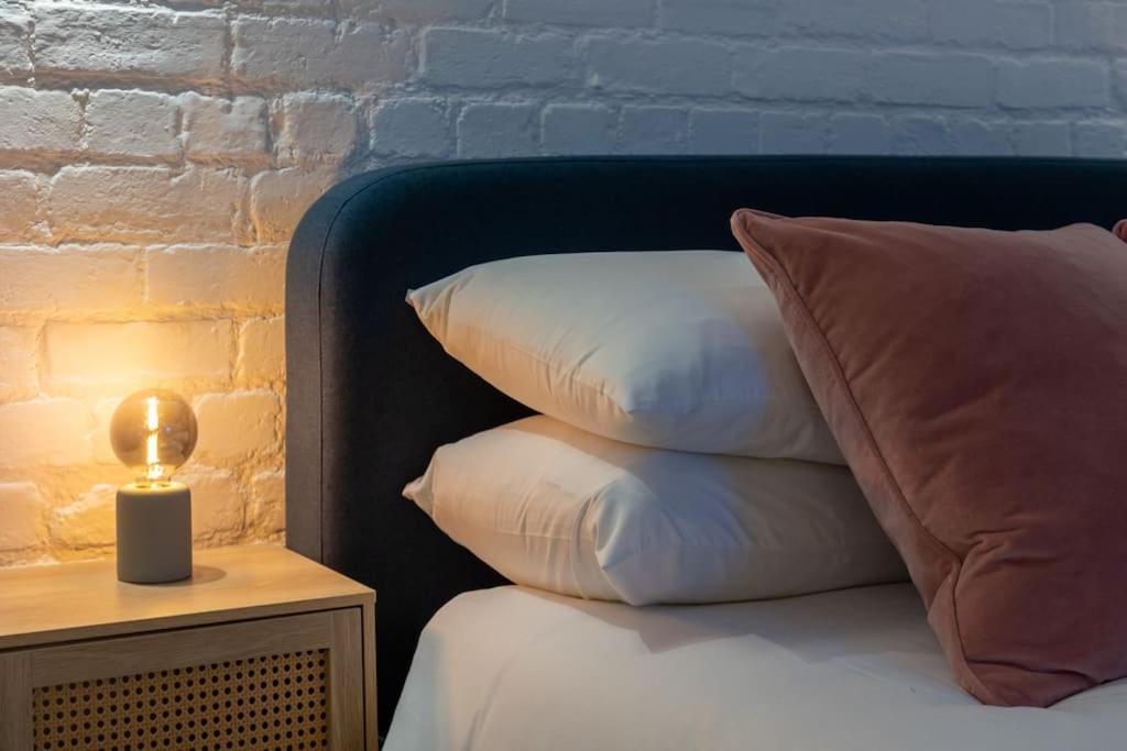 Hereford - Clifton Villa - Beautifully Presented House Located A Short Walk From City Centre - Sleeps 6 Guests - Perfect For Exploring Hereford - Hosted By Rentmyhouse 외부 사진