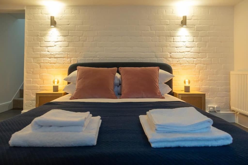 Hereford - Clifton Villa - Beautifully Presented House Located A Short Walk From City Centre - Sleeps 6 Guests - Perfect For Exploring Hereford - Hosted By Rentmyhouse 외부 사진