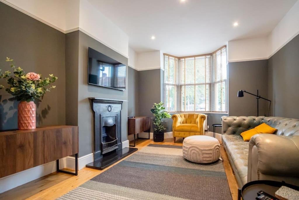 Hereford - Clifton Villa - Beautifully Presented House Located A Short Walk From City Centre - Sleeps 6 Guests - Perfect For Exploring Hereford - Hosted By Rentmyhouse 외부 사진