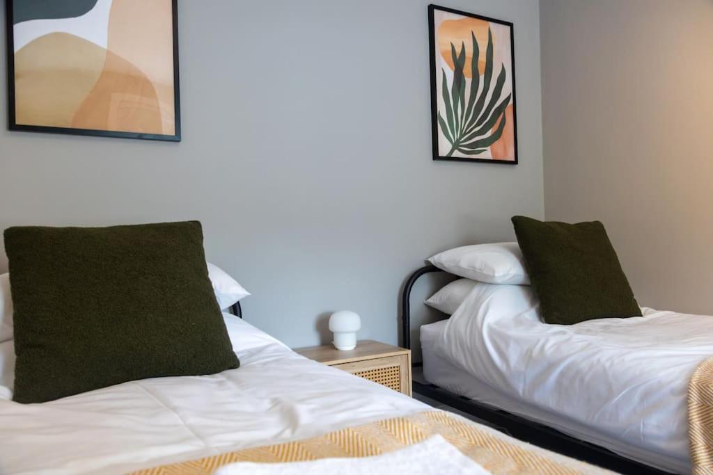 Hereford - Clifton Villa - Beautifully Presented House Located A Short Walk From City Centre - Sleeps 6 Guests - Perfect For Exploring Hereford - Hosted By Rentmyhouse 외부 사진